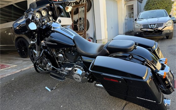 Gebrauchtmotorrad Harley-Davidson Street Glide FLHX - Bild 17