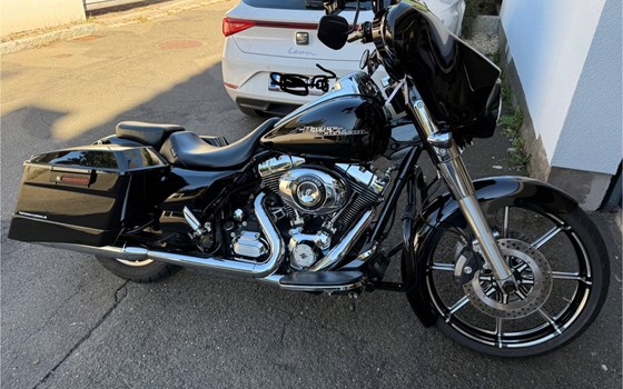 Gebrauchtmotorrad Harley-Davidson Street Glide FLHX - Bild 18