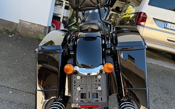 Gebrauchtmotorrad Harley-Davidson Street Glide FLHX - Bild 3