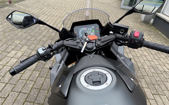 Neufahrzeug Suzuki GSX-8R - Bild 18