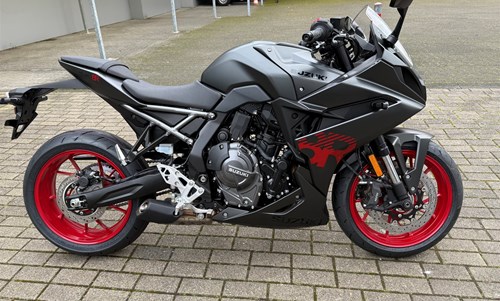 Suzuki GSX-8R