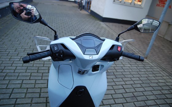 Neufahrzeug Honda SH350i - Bild 8