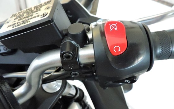 Gebrauchtmotorrad Yamaha XJ6 SA - Bild 10