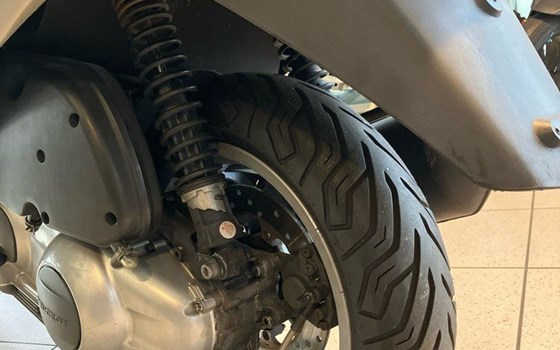 Gebrauchtmotorrad Peugeot Satelis 250 - Bild 6