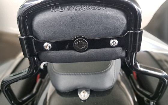 Gebrauchtmotorrad Harley-Davidson Softail Sport Glide FLSB - Bild 6