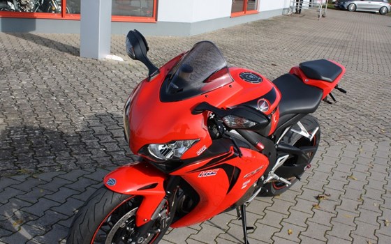 Gebrauchtmotorrad Honda CBR1000RR Fireblade - Bild 8
