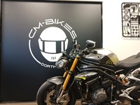 Gebrauchtmotorrad Triumph Speed Triple 1200 RS