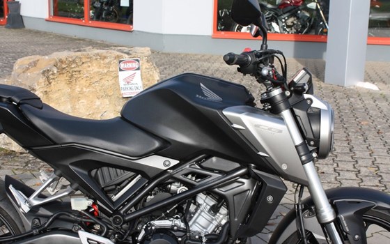 Gebrauchtmotorrad Honda CB125R - Bild 10