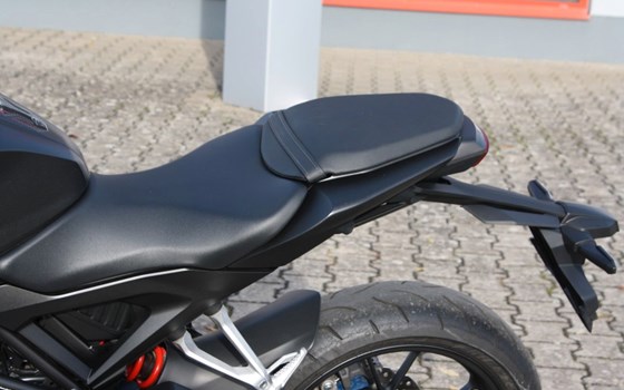 Gebrauchtmotorrad Honda CB125R - Bild 16