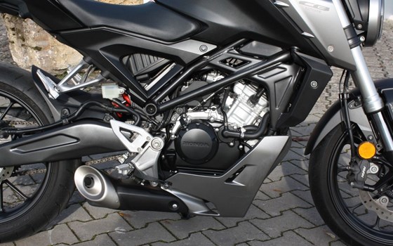 Gebrauchtmotorrad Honda CB125R - Bild 9