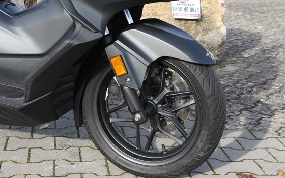 Gebrauchtmotorrad Honda Forza 125 - Bild 8