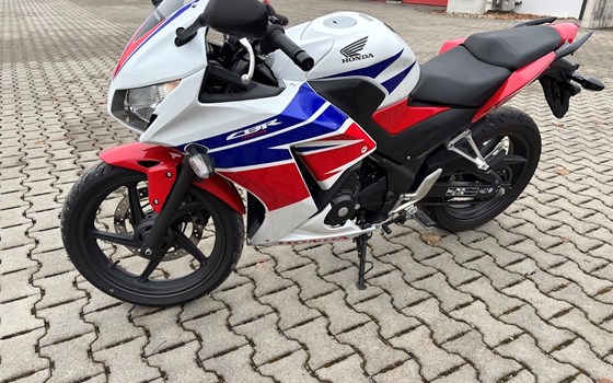 Gebrauchtmotorrad Honda CBR 300 R - Bild 3