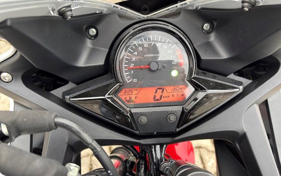 Gebrauchtmotorrad Honda CBR 300 R - Bild 7