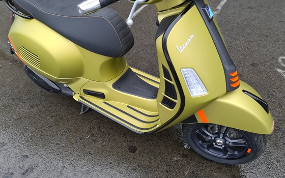 Gebrauchtmotorrad Vespa GTS 300 Super Sport - Bild 4