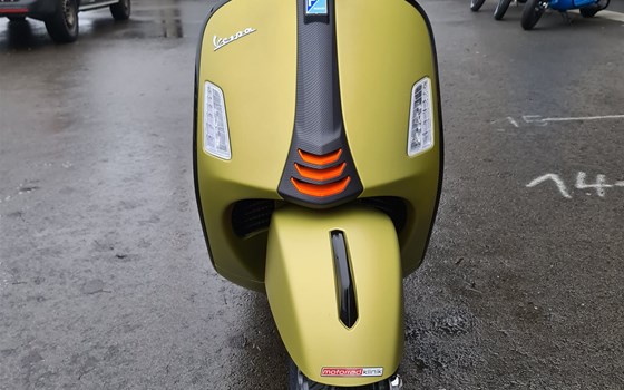 Gebrauchtmotorrad Vespa GTS 300 Super Sport - Bild 5