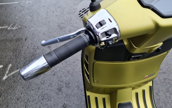 Gebrauchtmotorrad Vespa GTS 300 Super Sport - Bild 8