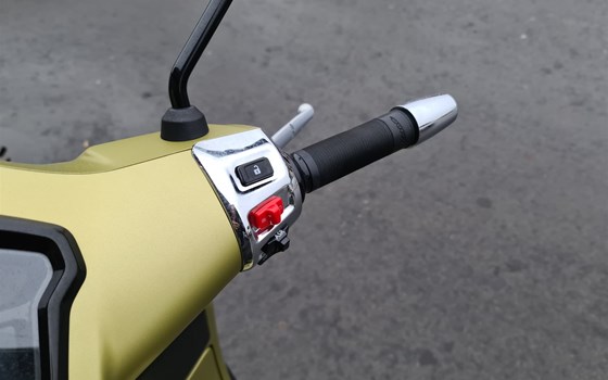 Gebrauchtmotorrad Vespa GTS 300 Super Sport - Bild 9