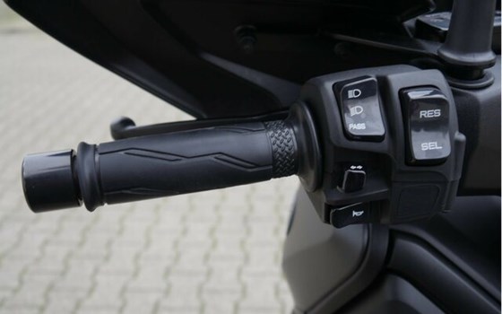 Gebrauchtmotorrad Yamaha XMAX 300 - Bild 11