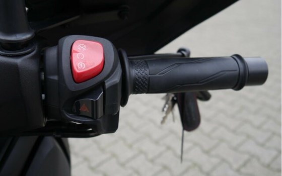 Gebrauchtmotorrad Yamaha XMAX 300 - Bild 12