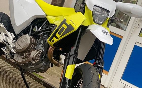 Neufahrzeug Husqvarna 701 Supermoto - Bild 8