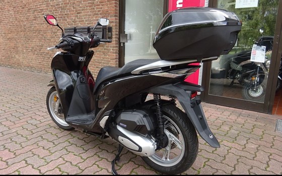 Gebrauchtmotorrad Honda SH125i - Bild 2