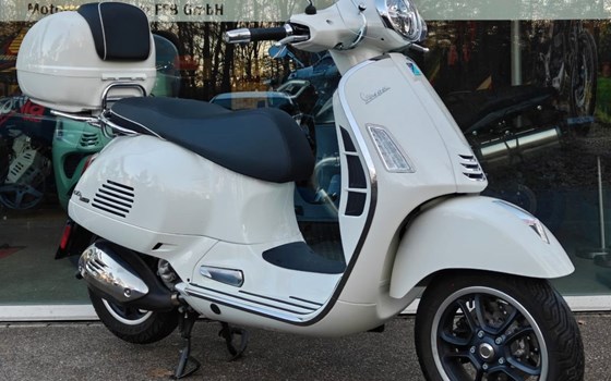 Gebrauchtmotorrad Vespa GTS 300 Super - Bild 1
