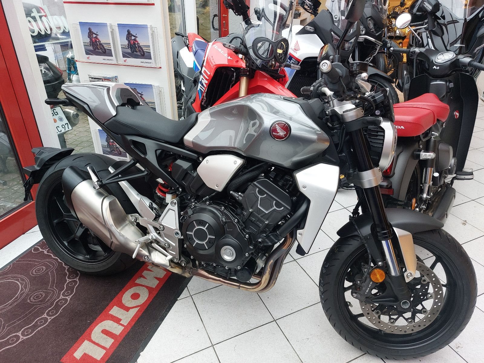 Honda CB1000R+