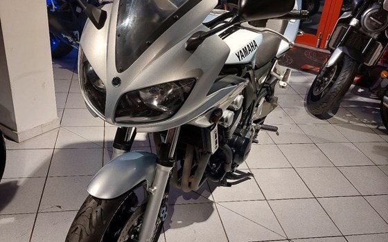 Gebrauchtmotorrad Yamaha FZS 600 Fazer - Bild 2