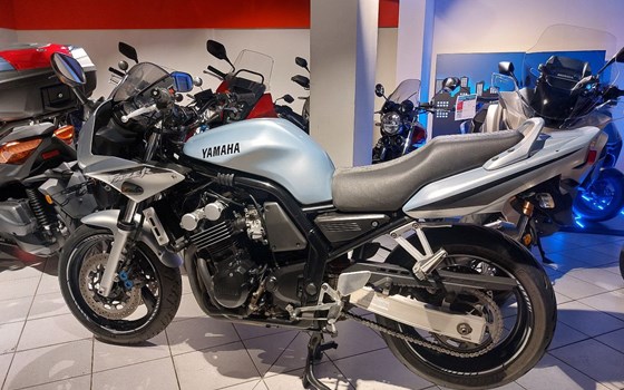 Gebrauchtmotorrad Yamaha FZS 600 Fazer - Bild 3