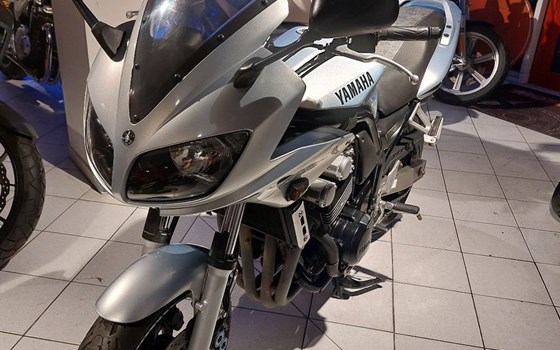 Gebrauchtmotorrad Yamaha FZS 600 Fazer - Bild 8