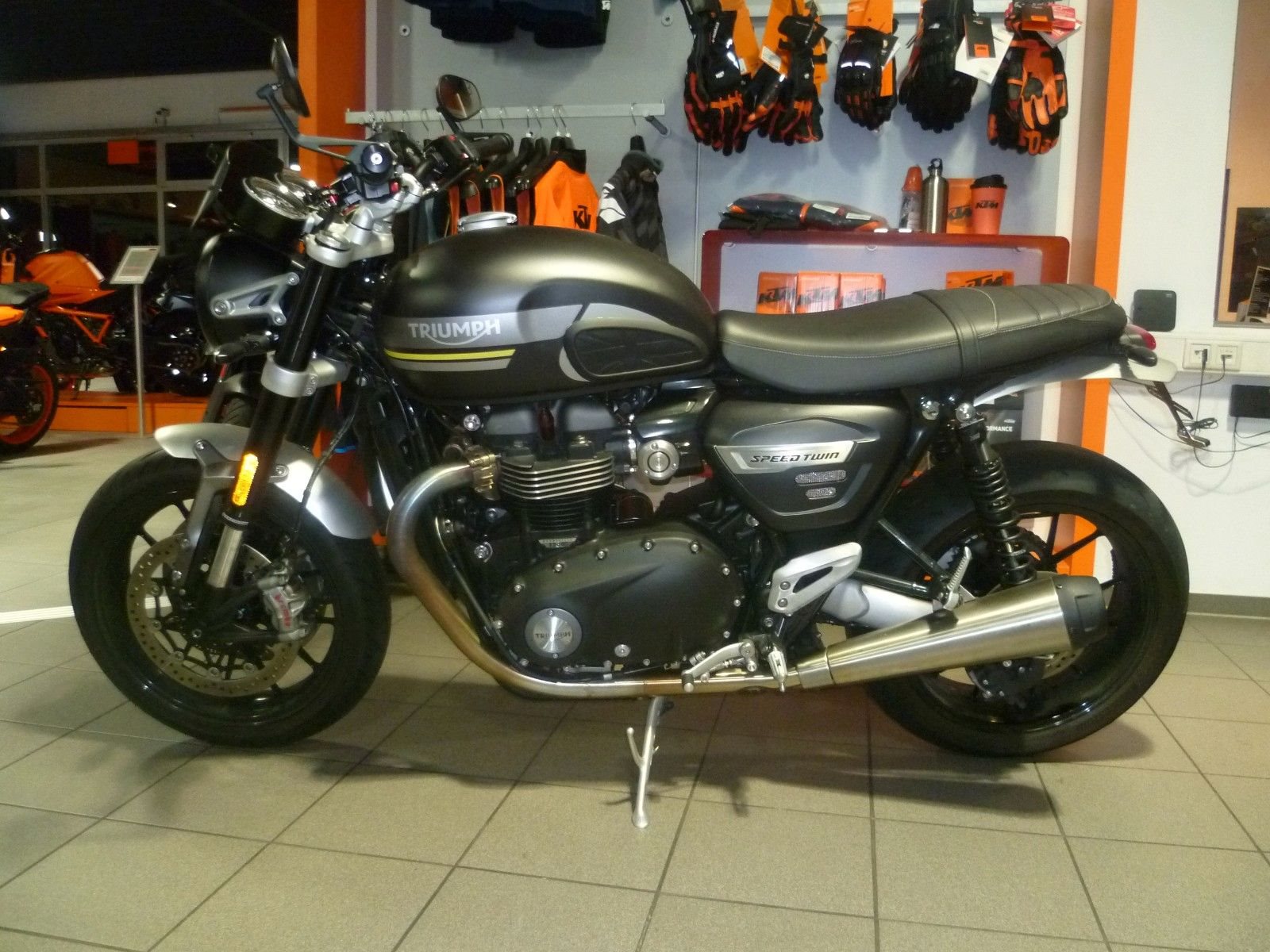 Triumph Speed Twin 1200