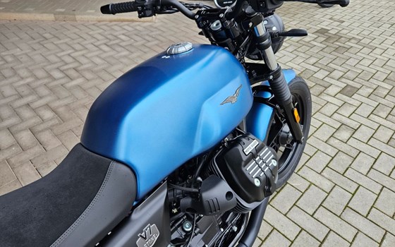 Neufahrzeug Moto Guzzi V7 Stone - Bild 17