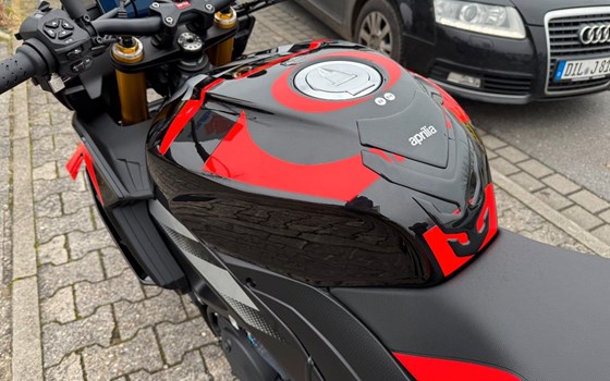 Gebrauchtmotorrad Aprilia Tuono V4 1100 Factory - Bild 12