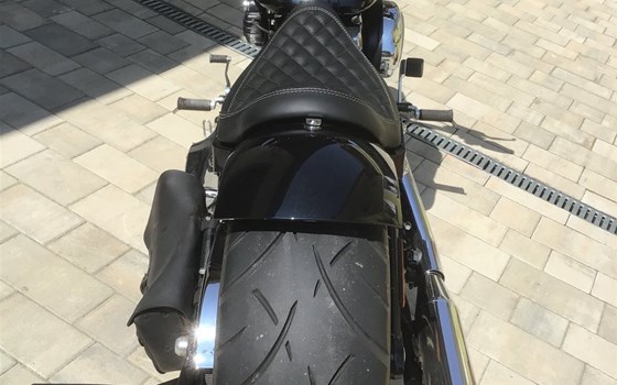 Gebrauchtmotorrad Harley-Davidson Softail Breakout FXSB - Bild 9