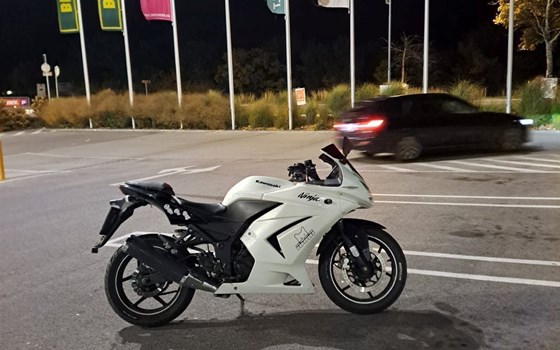 Gebrauchtmotorrad Kawasaki Ninja 250R - Bild 3