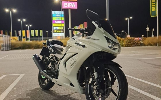 Gebrauchtmotorrad Kawasaki Ninja 250R - Bild 4