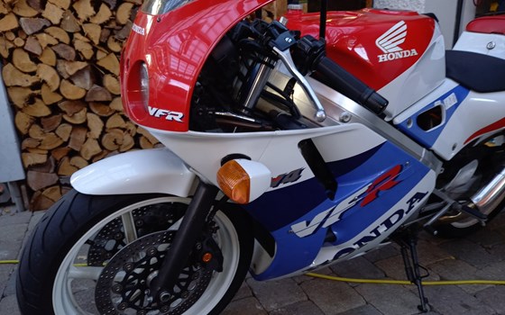 Gebrauchtmotorrad Honda VFR 400 R (NC30) - Bild 1