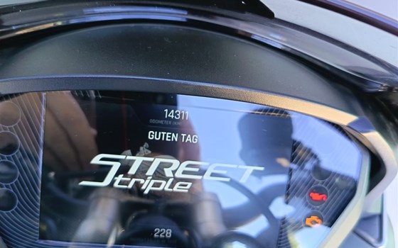 Gebrauchtmotorrad Triumph Street Triple 765 RS - Bild 11