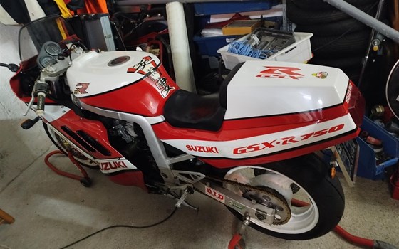 Gebrauchtmotorrad Suzuki GSX-R 750 - Bild 1