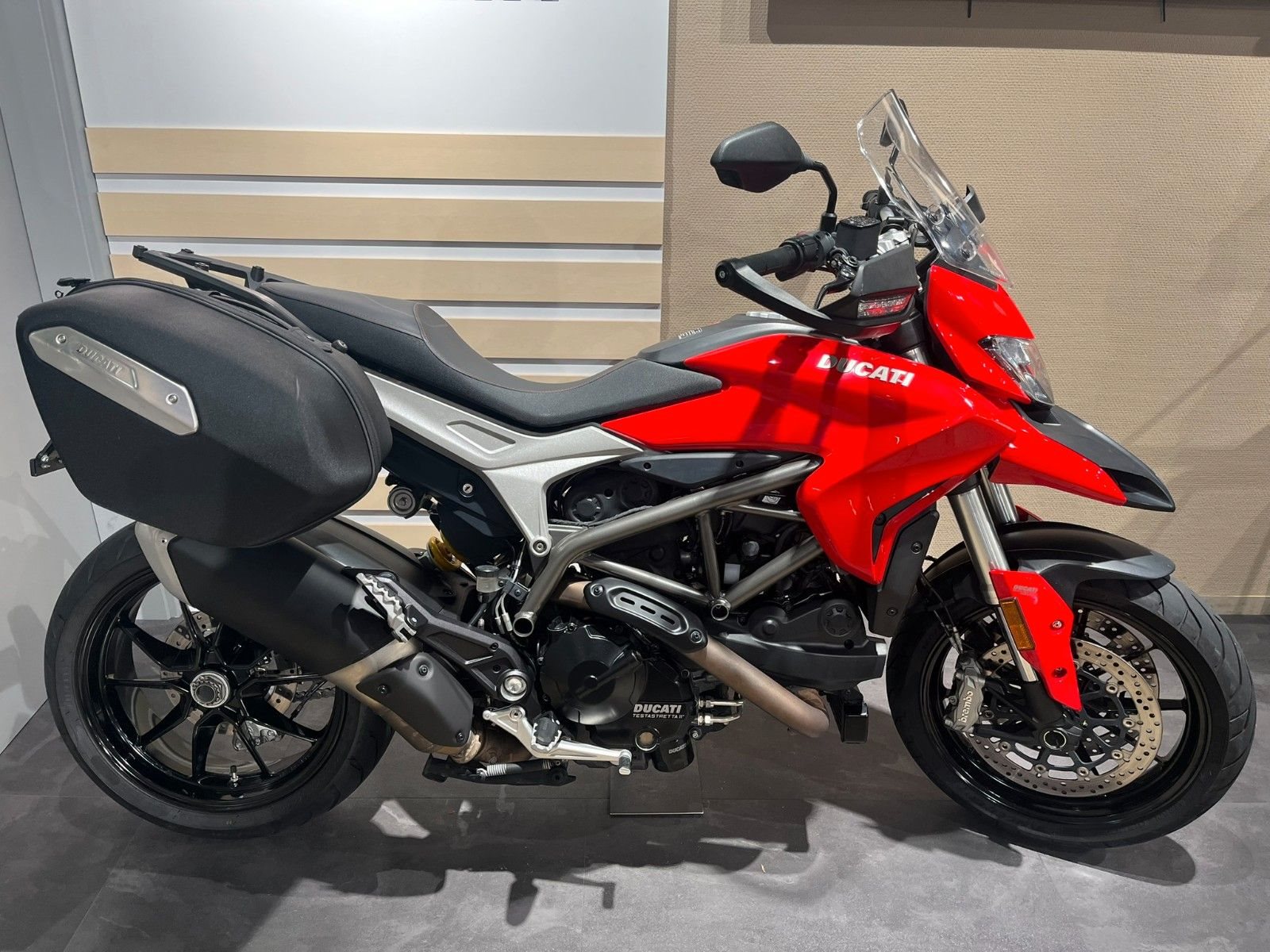 Ducati Hyperstrada 939 