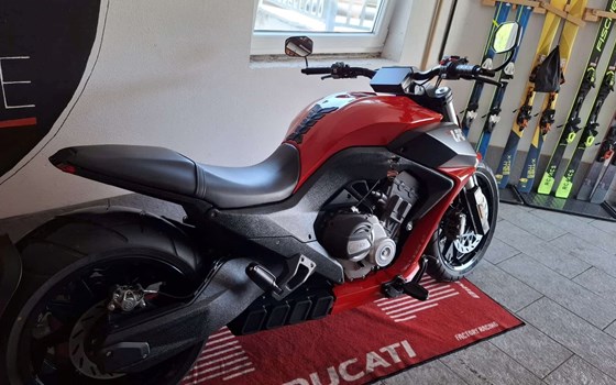 Gebrauchtmotorrad Benda LFC 700 - Bild 1