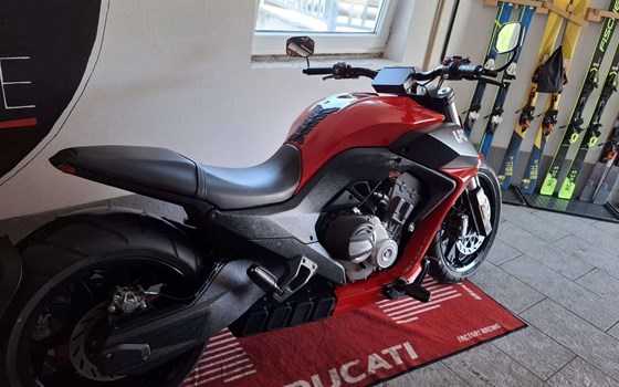 Gebrauchtmotorrad Benda LFC 700 - Bild 2