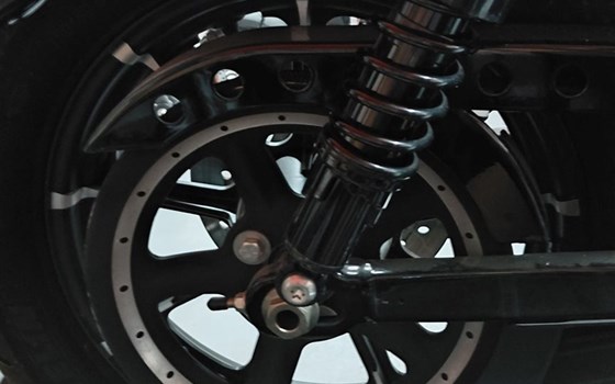 Gebrauchtmotorrad Harley-Davidson Sportster XL 883 N Iron - Bild 9