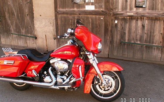 Gebrauchtmotorrad Harley-Davidson Street Glide FLHX - Bild 2