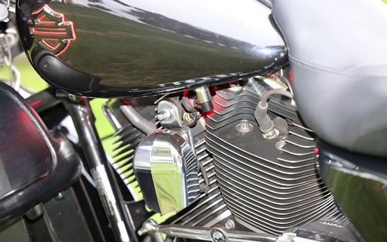 Gebrauchtmotorrad Harley-Davidson Road Glide FLTRX - Bild 4