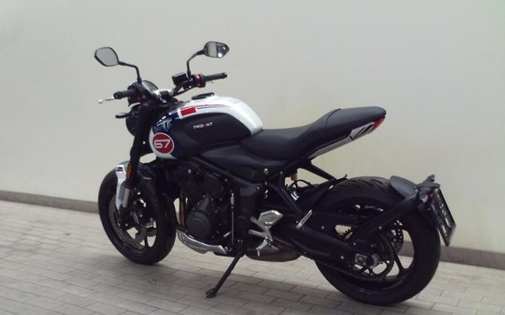 Gebrauchtmotorrad Triumph Trident 660 Triple Tribute - Bild 5