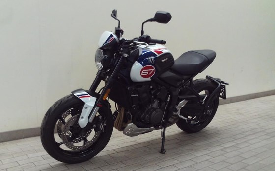 Gebrauchtmotorrad Triumph Trident 660 Triple Tribute - Bild 6