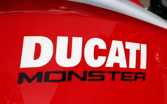 Gebrauchtmotorrad Ducati Monster 821 Stripe - Bild 3