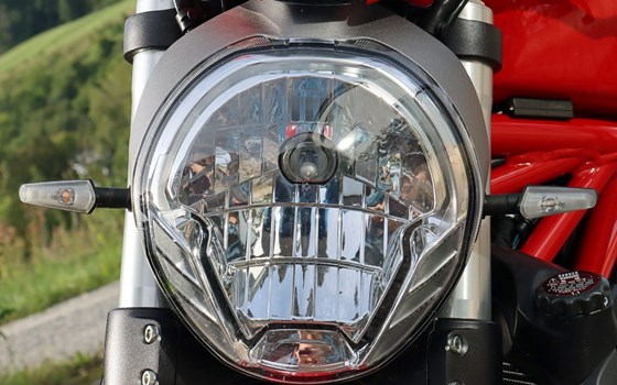 Gebrauchtmotorrad Ducati Monster 821 Stripe - Bild 6