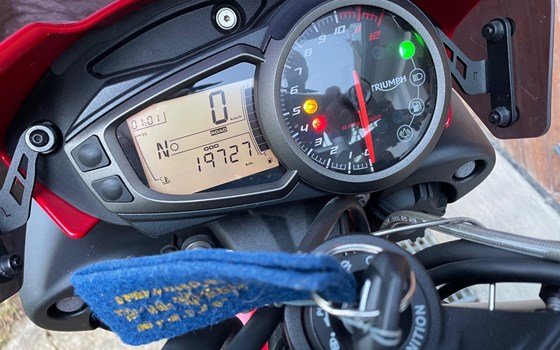Gebrauchtmotorrad Triumph Speed Triple 1050 - Bild 2